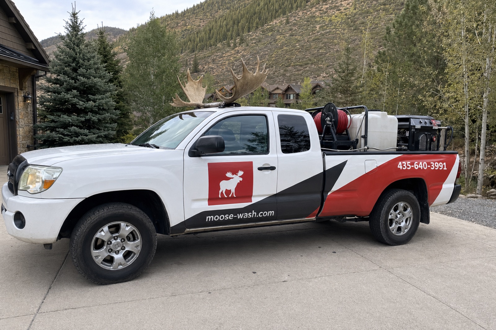 Moose Wash truck and surface-cleaning equipment